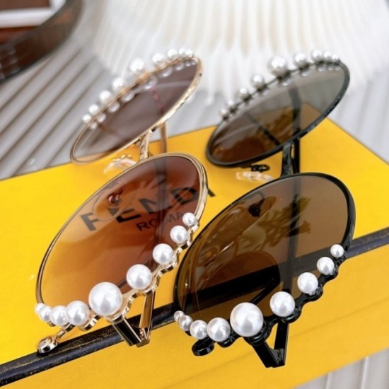 Sunglasses multicolor selectable 2022SS FENDI FENDI which is active all year round Sunglasses multicolor selectable 2022SS FENDI FENDI which is active all year round