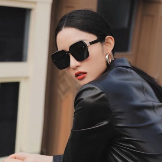 Two colors of sunglasses can be selected 2022SS GUCCI Gucci finishes with a calm impression Two colors of sunglasses can be selected 2022SS GUCCI Gucci finishes with a calm impression