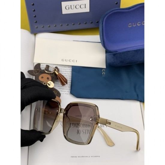 Two colors of sunglasses can be selected 2022SS GUCCI Gucci finishes with a calm impression Two colors of sunglasses can be selected 2022SS GUCCI Gucci finishes with a calm impression