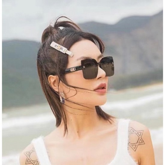 Two colors of sunglasses can be selected 2022SS Fashion trend HERMES Hermes Two colors of sunglasses can be selected 2022SS Fashion trend HERMES Hermes