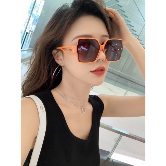 Two colors of sunglasses can be selected 2022SS HERMES Hermes that can be easily dressed down Two colors of sunglasses can be selected 2022SS HERMES Hermes that can be easily dressed down