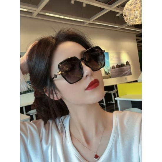 Two colors of sunglasses can be selected 2022SS Released this year LOUIS VUITTON Louis Vuitton Two colors of sunglasses can be selected 2022SS Released this year LOUIS VUITTON Louis Vuitton