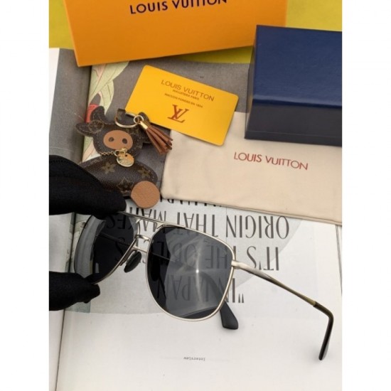 Two colors of sunglasses can be selected 2022SS Long-awaited product LOUIS VUITTON Louis Vuitton Two colors of sunglasses can be selected 2022SS Long-awaited product LOUIS VUITTON Louis Vuitton