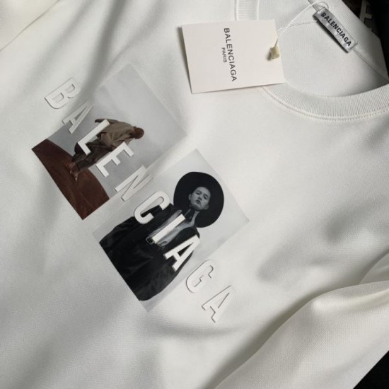 BALENCIAGA Pullover 2023FW Stylish impression BALENCIAGA Pullover 2023FW Stylish impression