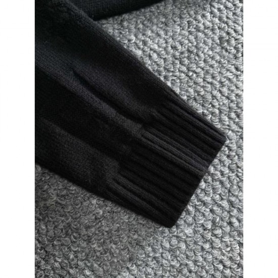 FENDI Sweater 2023FW New winter item that is sure to be a hit this season FENDI Sweater 2023FW New winter item that is sure to be a hit this season