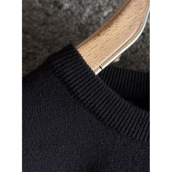 FENDI Sweater 2023FW Perfect for winter outings FENDI Sweater 2023FW Perfect for winter outings