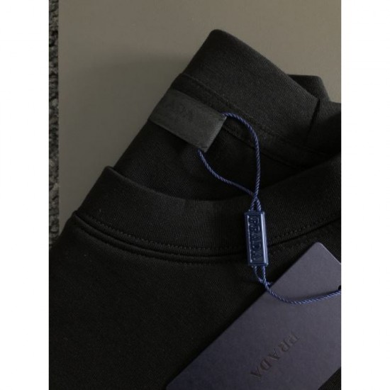 PRADA Pullover 2023FW New winter item that can create a new look PRADA Pullover 2023FW New winter item that can create a new look