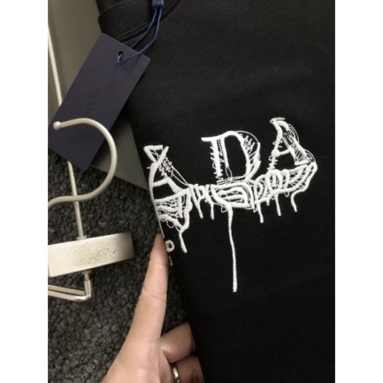 PRADA Pullover 2023FW New winter item that can create a new look PRADA Pullover 2023FW New winter item that can create a new look