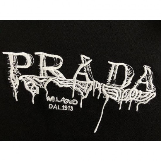 PRADA Pullover 2023FW New winter item that can create a new look PRADA Pullover 2023FW New winter item that can create a new look