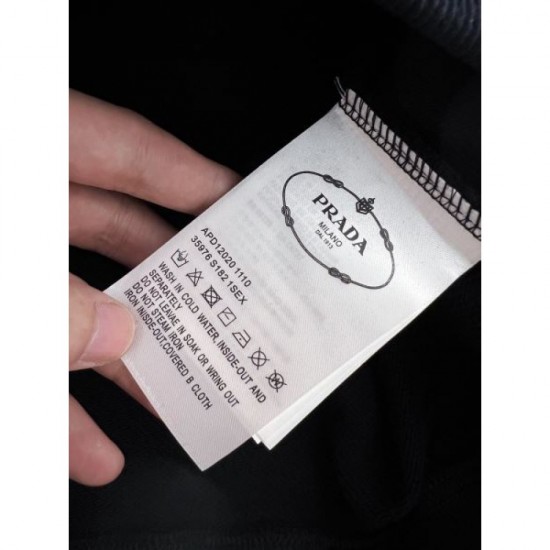 PRADA Prada Parka 2023FW New item this winter that you can take for granted PRADA Prada Parka 2023FW New item this winter that you can take for granted