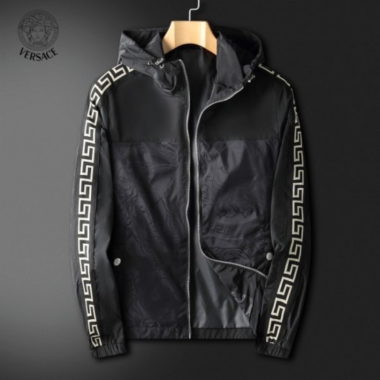 VERSACE Versace coat 2023SS Light impression in autumn VERSACE Versace coat 2023SS Light impression in autumn