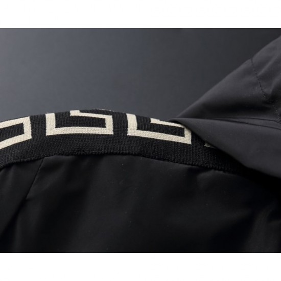 VERSACE Versace coat 2023SS Light impression in autumn VERSACE Versace coat 2023SS Light impression in autumn