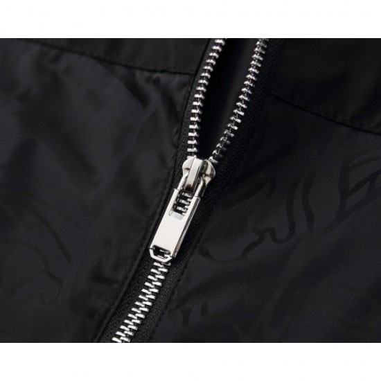 VERSACE Versace coat 2023SS Light impression in autumn VERSACE Versace coat 2023SS Light impression in autumn