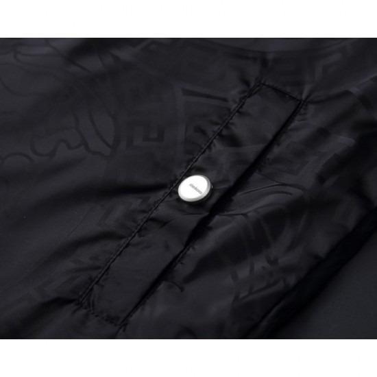 VERSACE Versace coat 2023SS Light impression in autumn VERSACE Versace coat 2023SS Light impression in autumn