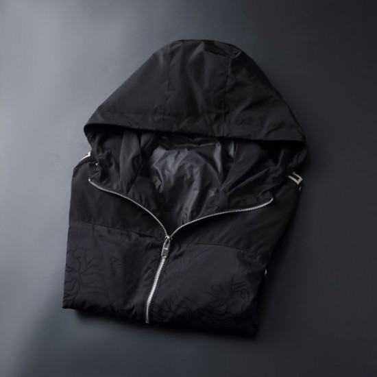 VERSACE Versace coat 2023SS Light impression in autumn VERSACE Versace coat 2023SS Light impression in autumn