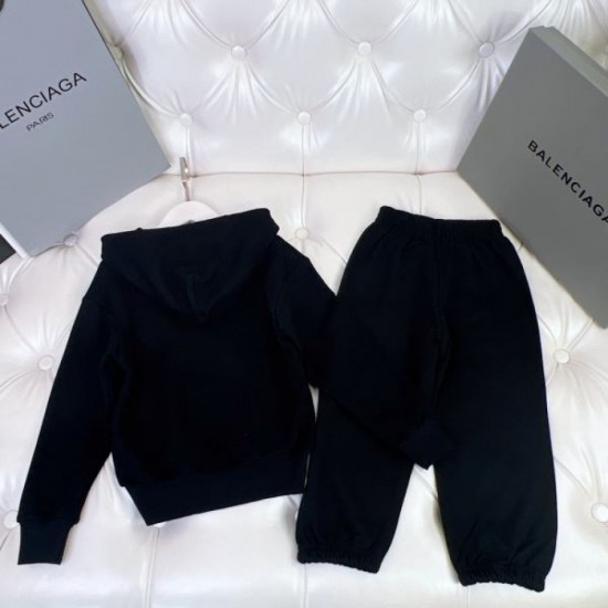 2023FW BALENCIAGA top and bottom set to watch this fall/winter 2023FW BALENCIAGA top and bottom set to watch this fall/winter