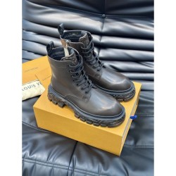 LOUIS VUITTON Autumn/Winter Essentials 2023FW Boots