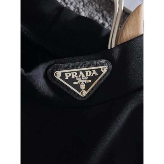 PRADA Prada T-shirt 2023FW Available in stock Used by overseas celebrities PRADA Prada T-shirt 2023FW Available in stock Used by overseas celebrities