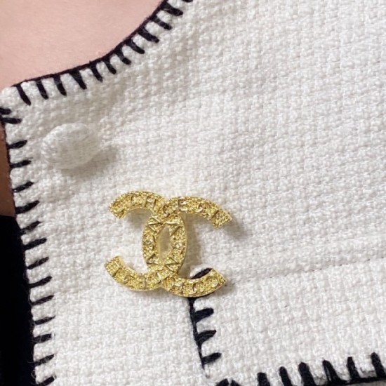 2023SS Brooch Lighten up your casual style CHANEL Chanel 2023SS Brooch Lighten up your casual style CHANEL Chanel