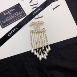 2023FW Brooch CHANEL Transform into a beautiful outfit