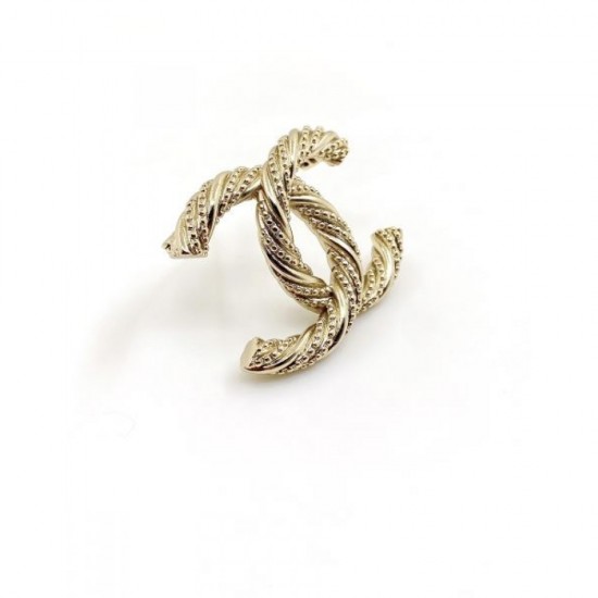 CHANEL New winter 2023FW brooch that can create a new look CHANEL New winter 2023FW brooch that can create a new look