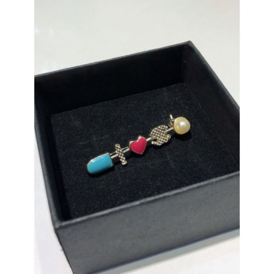 CHANEL This winter's new item 2023FW brooch that you can take for granted CHANEL This winter's new item 2023FW brooch that you can take for granted