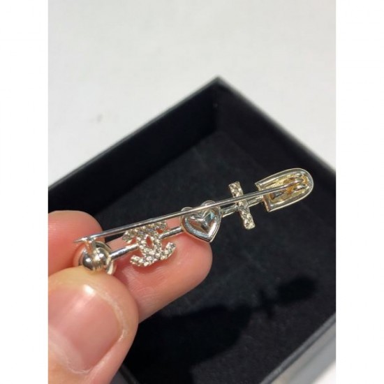 CHANEL This winter's new item 2023FW brooch that you can take for granted CHANEL This winter's new item 2023FW brooch that you can take for granted