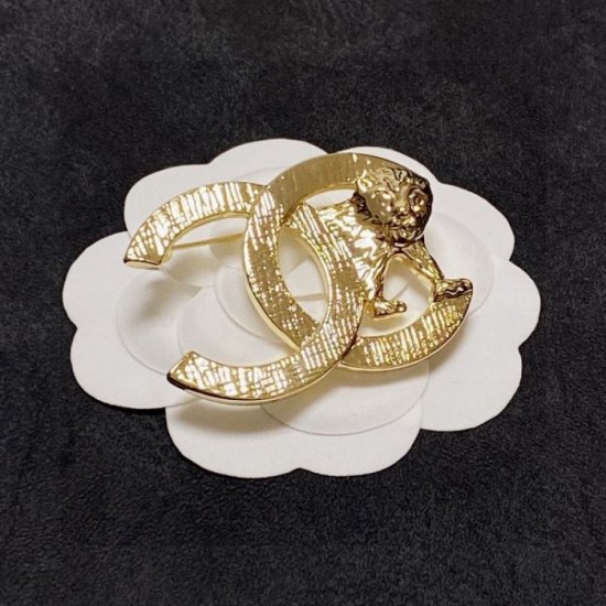 CHANEL This winter's new item 2023FW brooch that you can take for granted CHANEL This winter's new item 2023FW brooch that you can take for granted