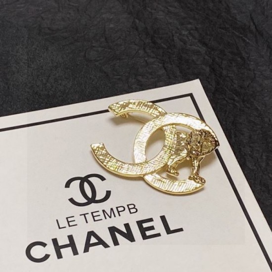 CHANEL This winter's new item 2023FW brooch that you can take for granted CHANEL This winter's new item 2023FW brooch that you can take for granted