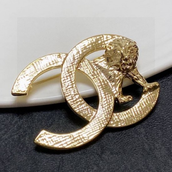 CHANEL This winter's new item 2023FW brooch that you can take for granted CHANEL This winter's new item 2023FW brooch that you can take for granted