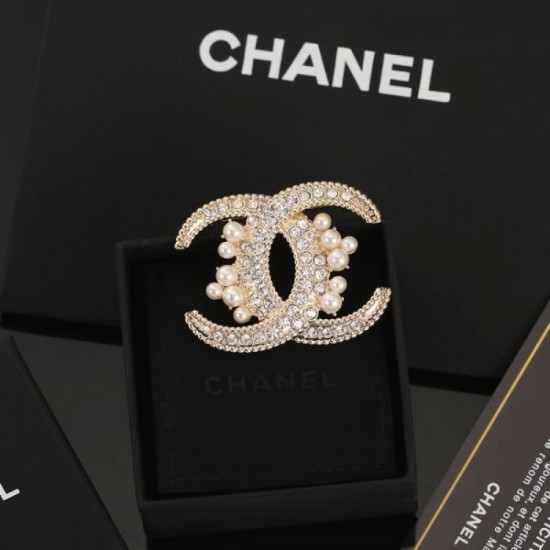 CHANEL New winter 2023FW brooch that can create a new look CHANEL New winter 2023FW brooch that can create a new look
