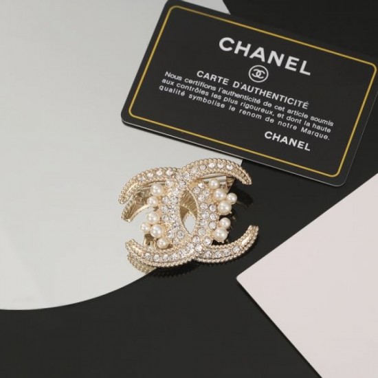 CHANEL New winter 2023FW brooch that can create a new look CHANEL New winter 2023FW brooch that can create a new look