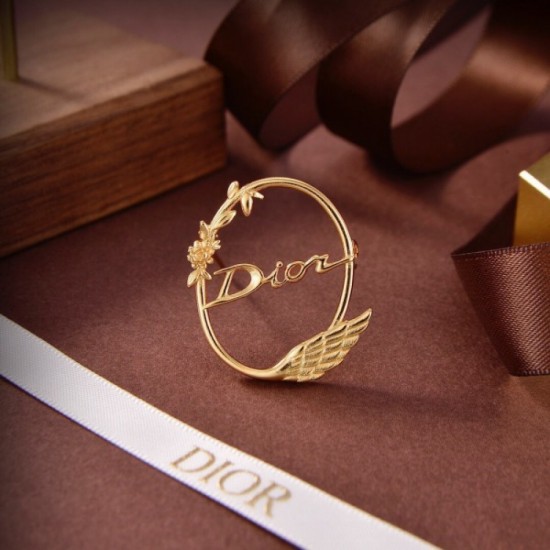 DIOR Dior Brooch 2023SS Become the latest trend of the year DIOR Dior Brooch 2023SS Become the latest trend of the year