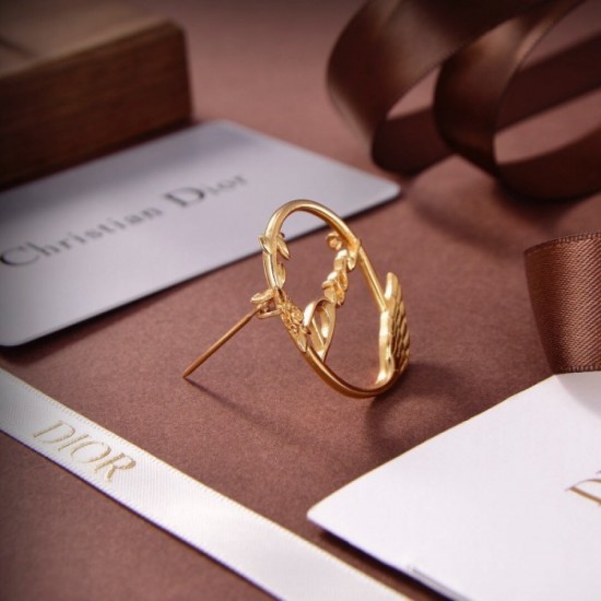 DIOR Dior Brooch 2023SS Become the latest trend of the year DIOR Dior Brooch 2023SS Become the latest trend of the year