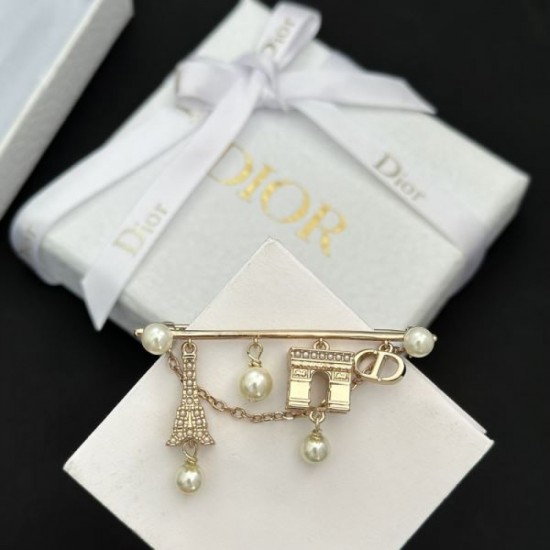 DIOR This season's trend item 2023FW brooch DIOR This season's trend item 2023FW brooch
