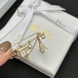 DIOR This season's trend item 2023FW brooch