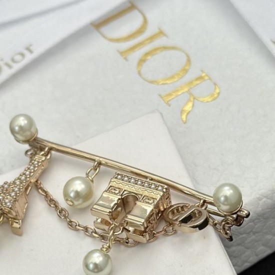 DIOR This season's trend item 2023FW brooch DIOR This season's trend item 2023FW brooch