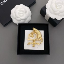 DIOR Fashionable autumn/winter style 2023FW brooch