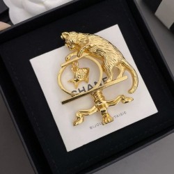 DIOR Fashionable autumn/winter style 2023FW brooch