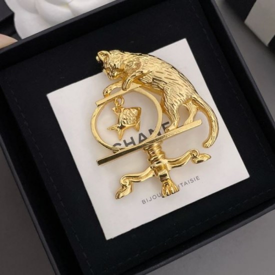 DIOR Fashionable autumn/winter style 2023FW brooch DIOR Fashionable autumn/winter style 2023FW brooch