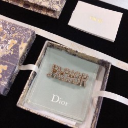 DIOR Dior 2023FW brooch that gives you a youthful impression and a lively look