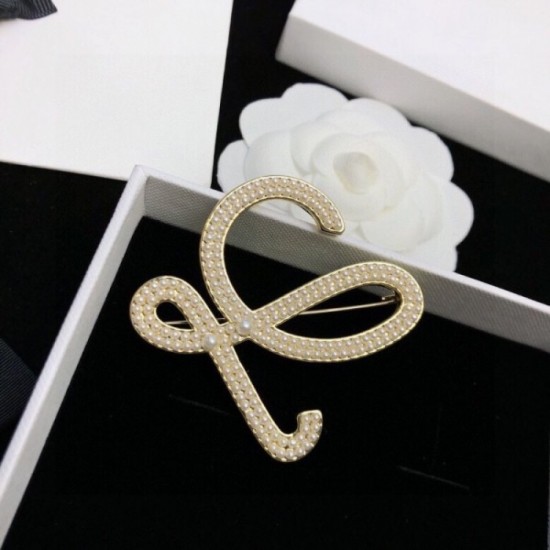 LOEWE Loewe brooch 2023SS Enjoy the latest summer style LOEWE Loewe brooch 2023SS Enjoy the latest summer style