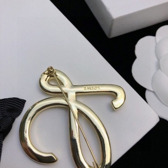 LOEWE Loewe brooch 2023SS Enjoy the latest summer style LOEWE Loewe brooch 2023SS Enjoy the latest summer style