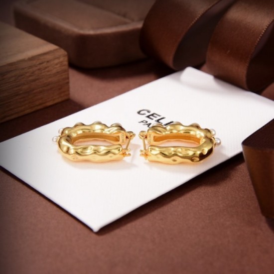 CELINE Celine Earrings 2023SS Must be sold out ☆ As soon as possible CELINE Celine Earrings 2023SS Must be sold out ☆ As soon as possible