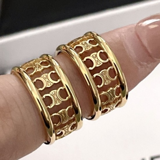 CELINE Celine Earrings 2023SS Spring/Summer latest work sold out inevitable CELINE Celine Earrings 2023SS Spring/Summer latest work sold out inevitable