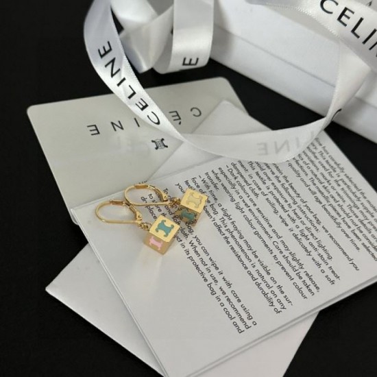 2023FW Earrings CELINE Celine This season has a sense of fashion 2023FW Earrings CELINE Celine This season has a sense of fashion