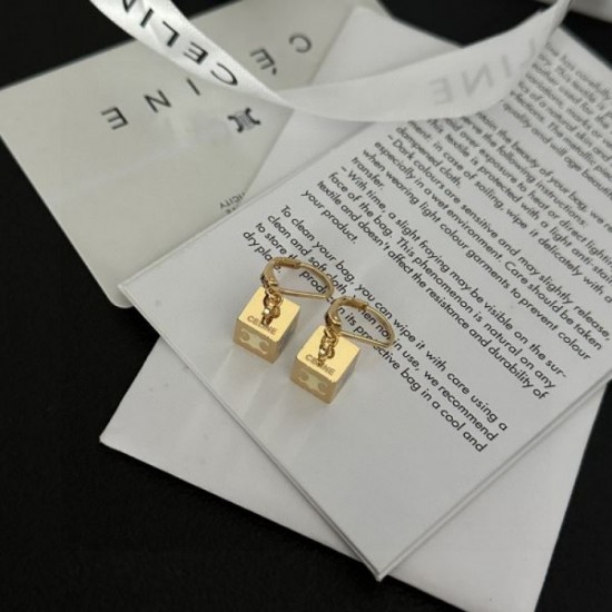 2023FW Earrings CELINE Celine This season has a sense of fashion 2023FW Earrings CELINE Celine This season has a sense of fashion