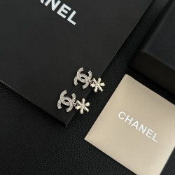 2023FW Earrings CHANEL Recommended item for daily use