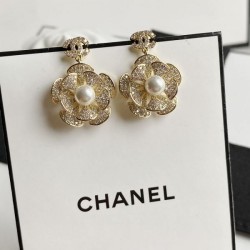 CHANEL 2023FW earrings with a retro atmosphere
