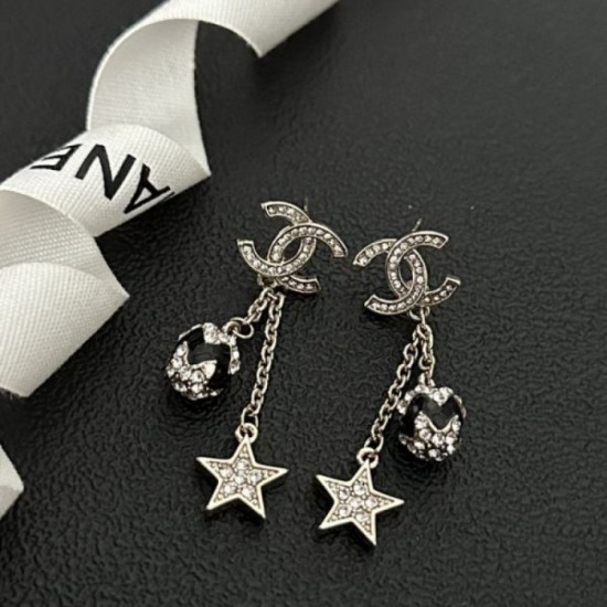 CHANEL CHANEL Fashionable people love it! 2023FW earrings CHANEL CHANEL Fashionable people love it! 2023FW earrings